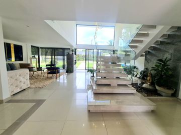 Vendo Casa campestre al sur de Cali, pance, via la viga - con acabados de Lujo.