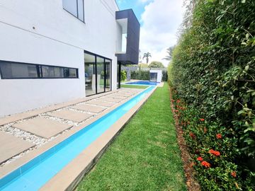 Vendo Casa campestre al sur de Cali, pance, via la viga - con acabados de Lujo.