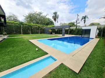 Vendo Casa campestre al sur de Cali, pance, via la viga - con acabados de Lujo.