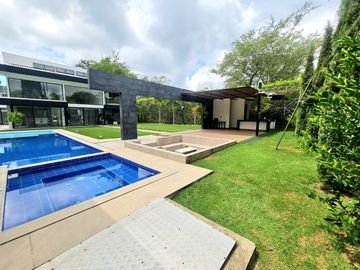 Vendo Casa campestre al sur de Cali, pance, via la viga - con acabados de Lujo.