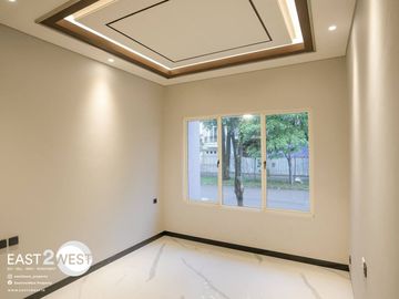 Dijual Rumah Cluster Grisea The Springs Gading Serpong Tangerang Mewah Bagus Siap Huni Dengan View Danau