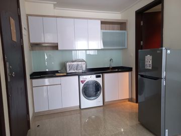Sewa Apartemen Menteng Park, Full Furnish, 2 BR, Lantai Atas, View Monas, Menteng
