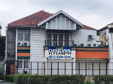 Disewakan Rumah 2 Lt Bagus Rapi, Pinggir Jalan Raya, Bisa Untuk Usaha, Strategis