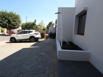 Se Vende Hermosa Casa En Av. Santa María, Chicureo