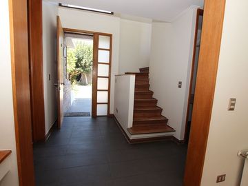 Se Vende Hermosa Casa En Av. Santa María, Chicureo