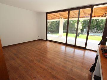 Se Vende Hermosa Casa En Av. Santa María, Chicureo