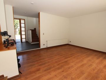 Se Vende Hermosa Casa En Av. Santa María, Chicureo