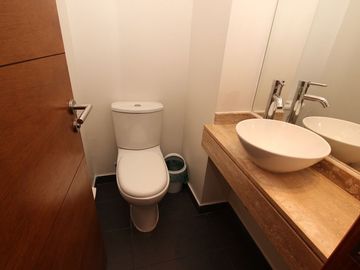 Se Vende Hermosa Casa En Av. Santa María, Chicureo