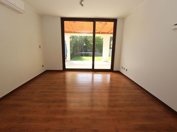 Se Vende Hermosa Casa En Av. Santa María, Chicureo