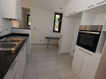 Se Vende Hermosa Casa En Av. Santa María, Chicureo