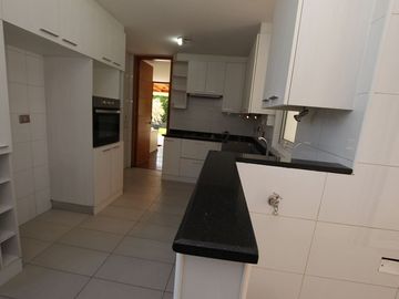 Se Vende Hermosa Casa En Av. Santa María, Chicureo