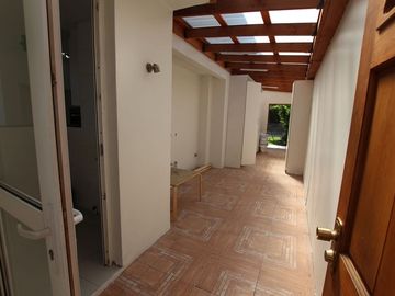 Se Vende Hermosa Casa En Av. Santa María, Chicureo