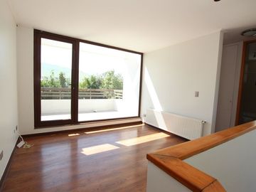 Se Vende Hermosa Casa En Av. Santa María, Chicureo