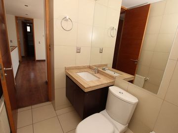Se Vende Hermosa Casa En Av. Santa María, Chicureo