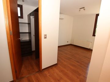 Se Vende Hermosa Casa En Av. Santa María, Chicureo