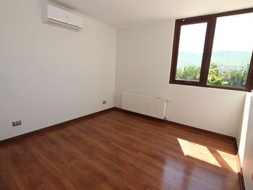Se Vende Hermosa Casa En Av. Santa María, Chicureo