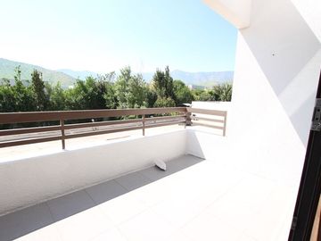 Se Vende Hermosa Casa En Av. Santa María, Chicureo