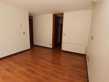 Se Vende Hermosa Casa En Av. Santa María, Chicureo