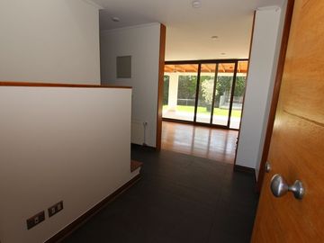Se Vende Hermosa Casa En Av. Santa María, Chicureo