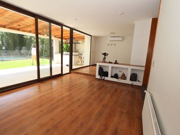 Se Vende Hermosa Casa En Av. Santa María, Chicureo
