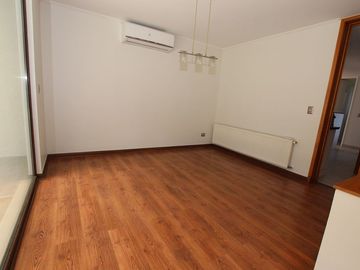 Se Vende Hermosa Casa En Av. Santa María, Chicureo