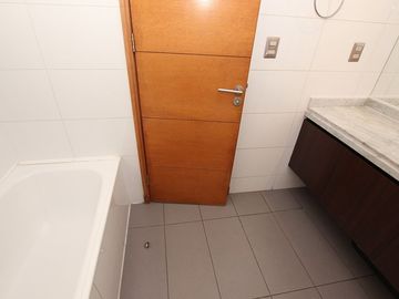 Se Vende Hermosa Casa En Av. Santa María, Chicureo