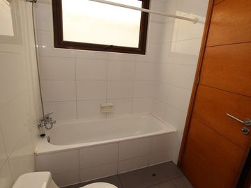 Se Vende Hermosa Casa En Av. Santa María, Chicureo