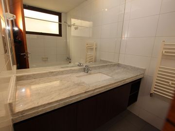 Se Vende Hermosa Casa En Av. Santa María, Chicureo