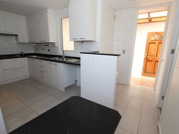 Se Vende Hermosa Casa En Av. Santa María, Chicureo