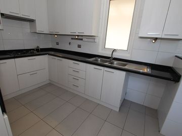 Se Vende Hermosa Casa En Av. Santa María, Chicureo