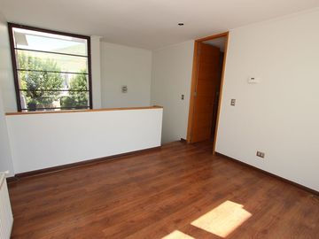 Se Vende Hermosa Casa En Av. Santa María, Chicureo