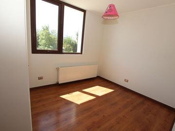 Se Vende Hermosa Casa En Av. Santa María, Chicureo