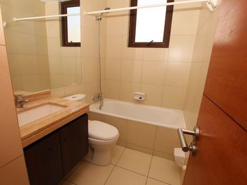 Se Vende Hermosa Casa En Av. Santa María, Chicureo
