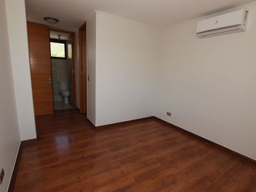 Se Vende Hermosa Casa En Av. Santa María, Chicureo