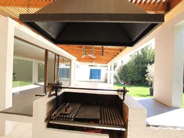 Se Vende Hermosa Casa En Av. Santa María, Chicureo