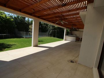 Se Vende Hermosa Casa En Av. Santa María, Chicureo