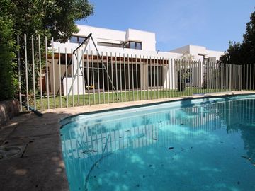 Se Vende Hermosa Casa En Av. Santa María, Chicureo