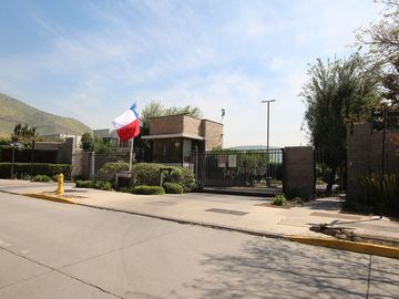 Se Vende Hermosa Casa En Av. Santa María, Chicureo