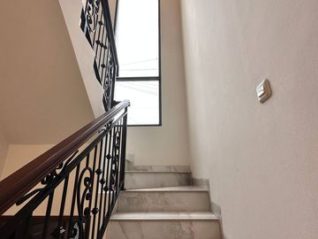 Dijual Rumah Ready 2 Lantai Posisi Hook Di Pondok Gede Bekasi Nego