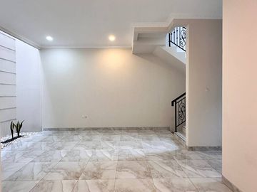 Dijual Rumah Ready 2 Lantai Posisi Hook Di Pondok Gede Bekasi Nego