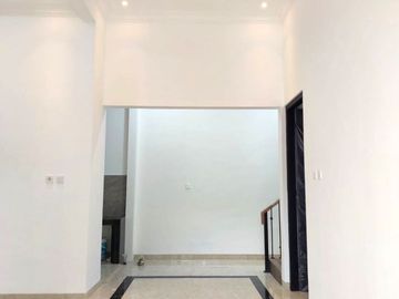 Rumah Baru Desain Klasik dekat Jalan Kaliurang