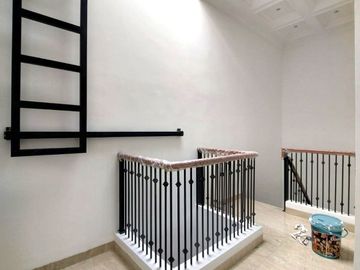 Rumah Baru Desain Klasik dekat Jalan Kaliurang