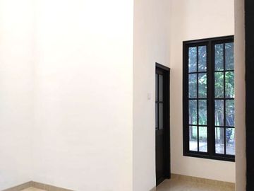 Rumah Baru Desain Klasik dekat Jalan Kaliurang