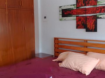 Casa de vivienda de 3 pisos con 2 suites y piscina, sector La Primavera, Cumbayá