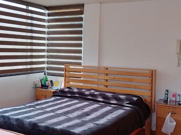 Casa de vivienda de 3 pisos con 2 suites y piscina, sector La Primavera, Cumbayá