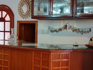 Casa de vivienda de 3 pisos con 2 suites y piscina, sector La Primavera, Cumbayá