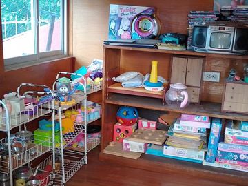 Casa de vivienda de 3 pisos con 2 suites y piscina, sector La Primavera, Cumbayá