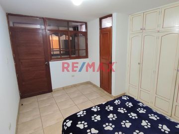 Casa Multifamiliar Con Cochera A Un Paso De La Estacion San Carlos