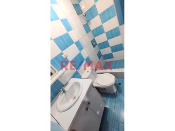 Casa Multifamiliar Con Cochera A Un Paso De La Estacion San Carlos