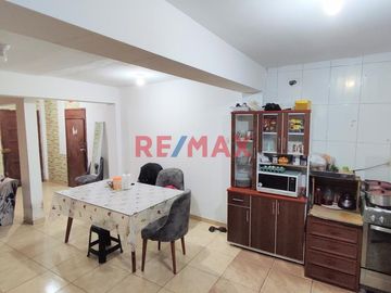 Casa Multifamiliar Con Cochera A Un Paso De La Estacion San Carlos